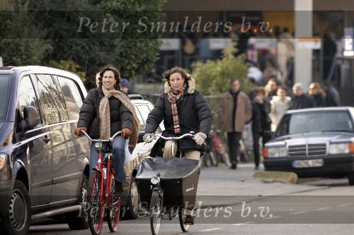 Amsterdam 6 augustus 2005
Prinses Marilene met zus en bakfiets