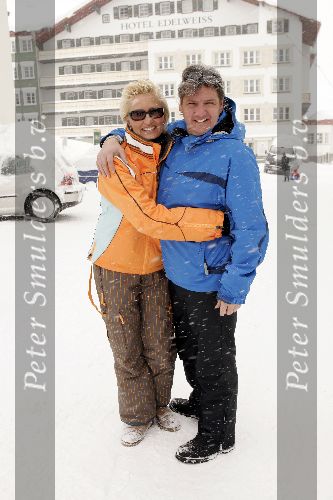 Zurs14 februari 2005
Rene Froger met Natasja Didier Maxim en Natasja in zurs op wintersport