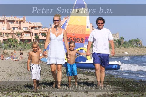 Marbella 27 juli 2001
Rene en Natasja Froger met hun zoons.