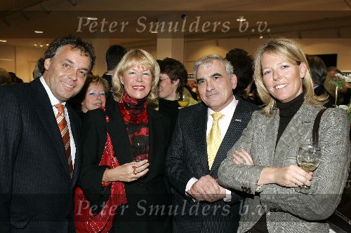 Amsterdam 24 februari 2005
Presentatie boek Thomas Lepeltak bij Sotheby\'s
Aad ouborg Dorien Ouborg Sheila de Vries en Rik Felderhof