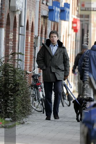Amsterdam 5 februari 2005
Robert ten Brink wandelen met hond