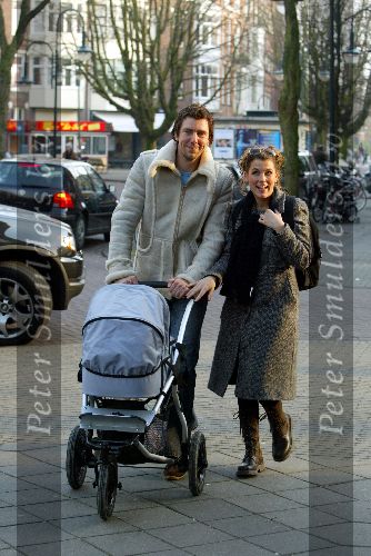 Amsterdam 1 maart 2003
Ruud de Wild en Tatum Dagelet met kinderwagen