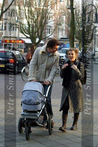 Amsterdam 1 maart 2003
Ruud de Wild en Tatum Dagelet met kinderwagen
