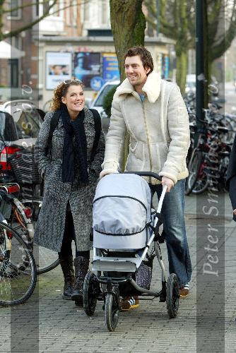 Amsterdam 1 maart 2003
Ruud de Wild en Tatum Dagelet met kinderwagen