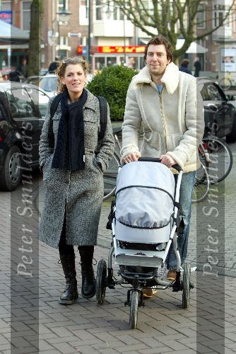Amsterdam 1 maart 2003
Ruud de Wild en Tatum Dagelet met kinderwagen