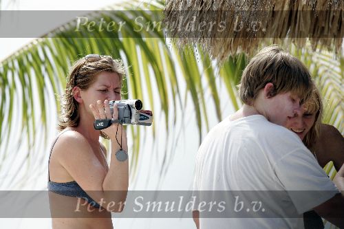 Curacao 20 februari 2005
Vrouw Theo v Gogh filmt Lieuwe v Gogh