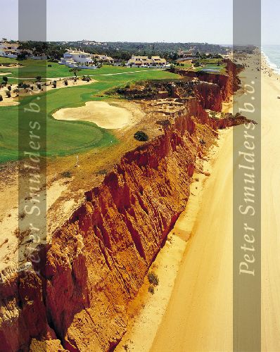 Portugal 2005
Vale do Lobo, Europe\'s Finest Golf & Beach Resort
in de Algarve  met 36 holes golfbanen The royal en  the Ocean
op de foto de beroemde hole 16 van de royal
In totaal 1250 villa\'s