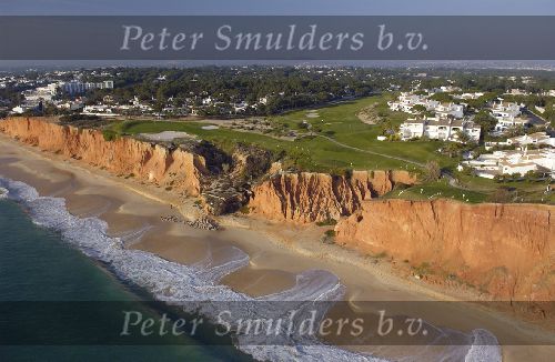Portugal 2005, Algarve Folfresort Vale Do Lobo met 36 holes golfbanen The royal en  the Ocean
op de foto de beroemde hole 16 van de royal