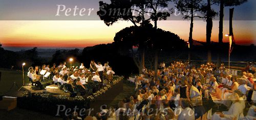 Portugal 2005
Golfbaan van Golf Resort Vale do lobo
veel aktiviteiten met o.a. concerten
1250 villa\'s op dit resort wat eigendom is van de Nederlander Sander v Gelder