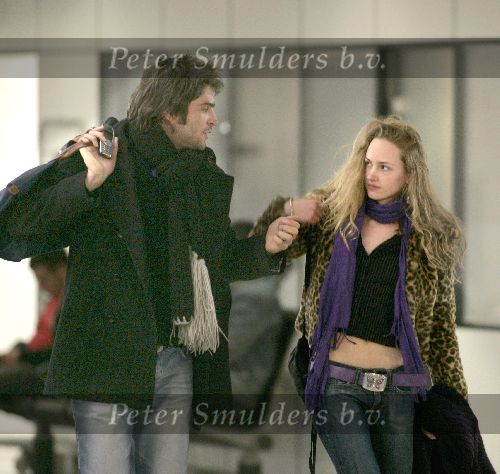 Schiphol 27 februari 2005
Xander de Buisonje met een vriendin op Schiphol