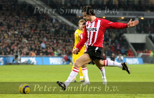 Eindhoven, 4 februari 2006  Seizoen 2005/2006 Kompetitiewedstrijd PSV-Roda JC, eindstand 3-2
Jan Vennegoor of Hesselink
©Edwin van Zandvoort