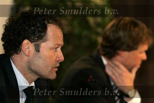 Rotterdam, 5 februari 2006 Seizoen 2005/2006 Kompetitiewedstrijd Feyenoord-AJAX, eindstand 3-2 
Danny Blind, trainer Ajax
©Foto Bart Bel