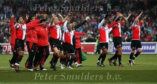 Rotterdam, 5 februari 2006  Seizoen 2005/2006 Kompetitiewedstrijd Feyenoord-AJAX, eindstand 3-2
Blijdschap bij Feyenoord
©Edwin van Zandvoort