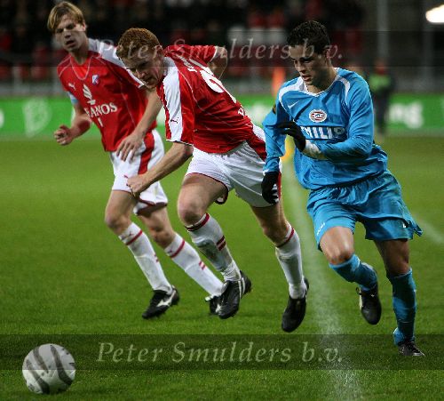 Utrecht, 8 Februari 2006 Kompetitiewedstrijd FC Utrecht-PSV, eindstand 1-2 door 2 doelpunten van Jefferson Farfan
Seizoen 2005/2006 
Ibrahim Afellay in duel met Hans somers