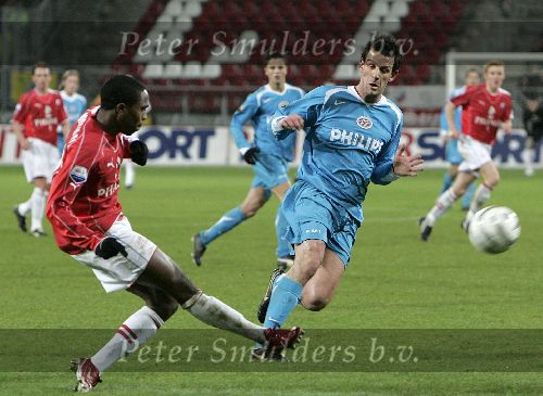 Utrecht, 8 Februari 2006 Kompetitiewedstrijd FC Utrecht-PSV, eindstand 1-2 door 2 doelpunten van Jefferson Farfan
Seizoen 2005/2006 
Edson Braafheid in duel met Jan Vennegoor of Hesselink