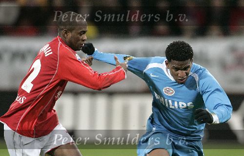 Utrecht, 8 Februari 2006 Kompetitiewedstrijd FC Utrecht-PSV, eindstand 1-2 door 2 doelpunten van Jefferson Farfan
Seizoen 2005/2006 
Jefferson Farfan in duel met Dwight Tiendali