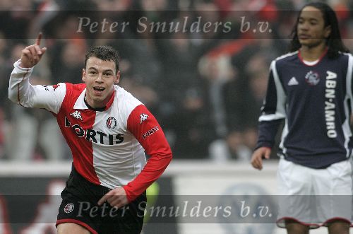 Rotterdam, 5 Februari 2006 Kompetitiewedstrijd Feyenoord-AJAX, eindstand 3-2 Seizoen 2005/2006
Nicky Hofs blij na doelpunt