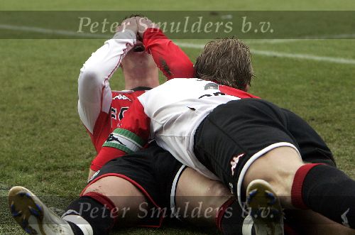 Rotterdam, 5 Februari 2006 Kompetitiewedstrijd Feyenoord-AJAX, eindstand 3-2 Seizoen 2005/2006
Nicky Hofs blij na doelpunt Dirk Kuyt ook