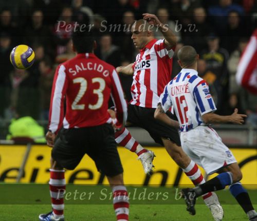 Eindhoven, 20 Januari 2007 Eerste wedstrijd na winterstop Kompetitiewedstrijd tussen PSV-SC Heerenveen, eindstand 3-1 Seizoen2006/2007
Alex PSV is de situatie meester