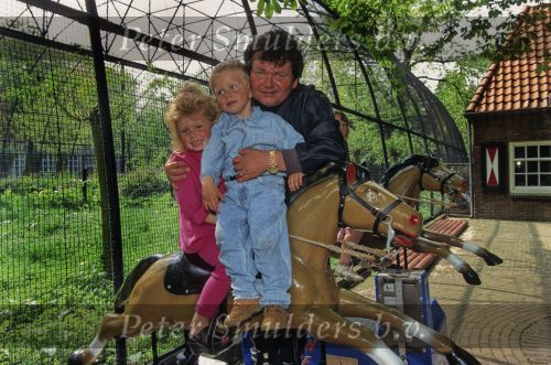 Amsterdam, 14 Mei 1997
Andre Hazes met zijn 2 jongste kinderen Roxanne Hazes en Andre Hazes Jr. op bezoek bij Artis