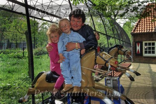 Amsterdam, 14 Mei 1997
Andre Hazes met zijn 2 jongste kinderen Roxanne Hazes en Andre Hazes Jr. op bezoek bij Artis