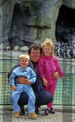 Amsterdam, 14 Mei 1997
Andre Hazes met zijn 2 jongste kinderen Roxanne Hazes en Andre Hazes Jr. op bezoek bij Artis