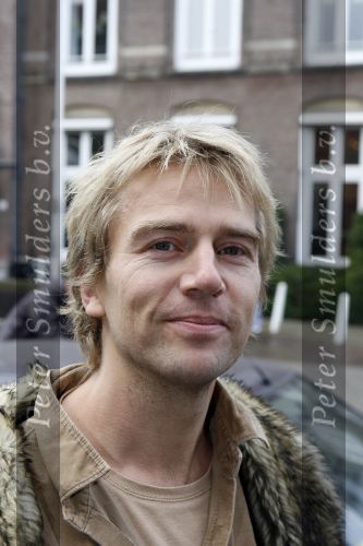 Amsterdam 28 december 2006
Premiere de reuzenkrokodil. Merlijn Kamerling verstopt zich achter zijn vader Antonie