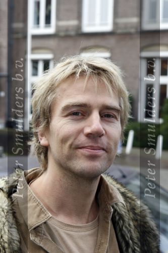 Amsterdam 28 december 2006
Premiere de reuzenkrokodil. Merlijn Kamerling verstopt zich achter zijn vader Antonie
