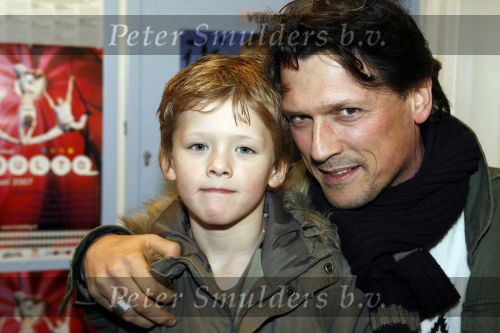 Amsterdam 28 december 2006
Premiere de reuzenkrokodil. Bas Westerweel met zoon
