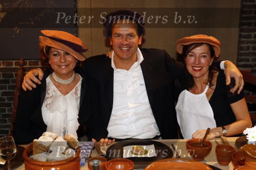 Naarden 18 december 2006
Princess kerstborrel in het arsenaal. Bert Kuizenga met vrouw en Christine Kroonenberg