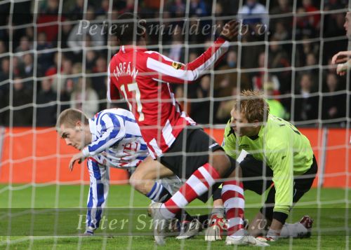 Eindhoven, 20 Januari 2007 Eerste wedstrijd na winterstop Kompetitiewedstrijd tussen PSV-SC Heerenveen, eindstand 3-1 Seizoen2006/2007
Jefferson Farfan komt net te laat
Doelman Brian Vanderbuschhe is de situatie meester