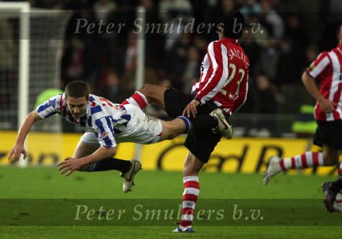 Eindhoven, 20 Januari 2007 Eerste wedstrijd na winterstop Kompetitiewedstrijd tussen PSV-SC Heerenveen, eindstand 3-1 Seizoen2006/2007
Carlos Salcido in duel met Jakob Poulsen