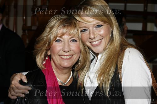 Blaricum 6 december 2006
Presentatie cd woman only voor Unicef met Willeke Alberti Raffaela Chantal Janzen en Maud.
