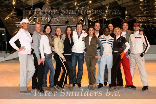 Baarn, 10 Januari 2007 Perspresentaie Dancing On Ice RTL 2007
vlnr: Kelly van der Veer, Jan Posthuma, Stella Gommans, Mary lou Legrand, Marielle Sebastiaanse, Winston Gerschtanowitz, Quinty Trustfull, Joris Putman, Regilio Tuur, John Jones, Suze Mens, Sander Sansons en de belg Dieter Troubleyn