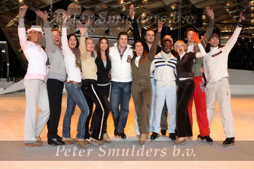 Baarn, 10 Januari 2007 Perspresentaie Dancing On Ice RTL 2007
vlnr: kelly van der veer, jan posthuma, stella gommans, mary lou legrand, marielle sebastiaanse, winston gerschtanowitz, quinty trustfull, joris putman, regilio tuur, john jones, suze mens, sander jansons en de belg dieter troubleyn