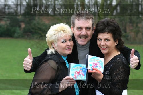 Heerlen, 30 Januari 2007
De Alpenzusjes met blonde Carla Langendijk en donkere Anny Cox en hun herontdekker Ariest/Componist/Tekstdichter Guus Smeets