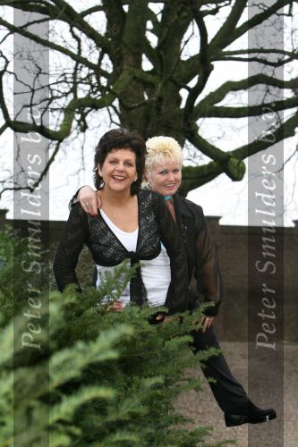 Heerlen, 30 Januari 2007
De Alpenzusjes met blonde Carla Langendijk en donkere Anny Cox