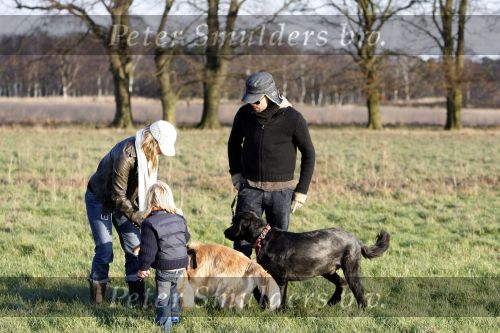 Hoge Veluwe 9 decedmber 2006
Dinand Woesthof zijn zwangere vriendin Lucy en zoontje Dean Maddy wandelen met de honden in park de hoge veluwe.