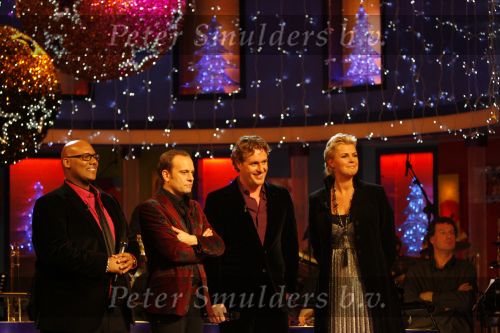 Hilversum 18 december 2006
Singing with the stars bij life & cooking. Edwin Smulders Carlo Boszhard en Mark Dakriet en Irene Moors