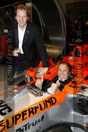 Amsterdam 7 december 2006
Miljonairfair in de rai in amsterdam. Michiel Mol  en Emerson Fitipaldi
