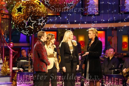 Hilversum 18 december 2006
Singing with the stars bij life & cooking. Inge Ipenburg Mark Dakriet Carl Noten Edwin Smulders Glennis Grace Esther Hart Cilly Dartell Jamai Carlo Boszhard en Irene Moors