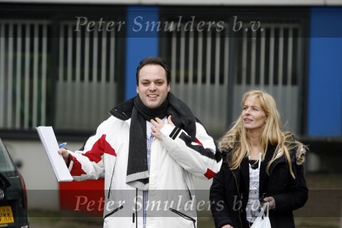 Rotterdam 4 december 2006
Frans en Mariska Bauer verlaten het Ikazia ziekenhuis na operatie aan stembanden.
