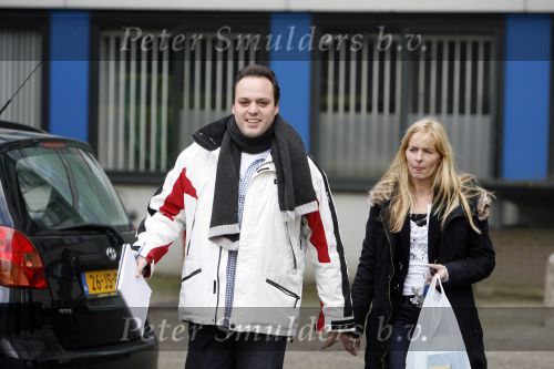 Rotterdam 4 december 2006
Frans en Mariska Bauer verlaten het Ikazia ziekenhuis na operatie aan stembanden.