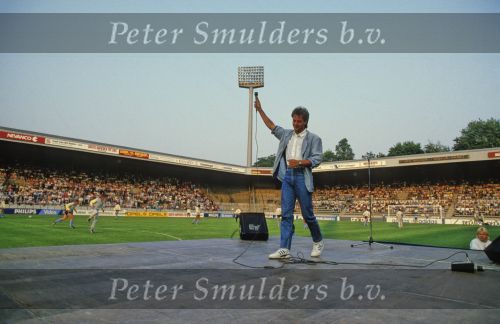 Eindhoven 1985
Optreden Gerard Joling in het PSV-stadion