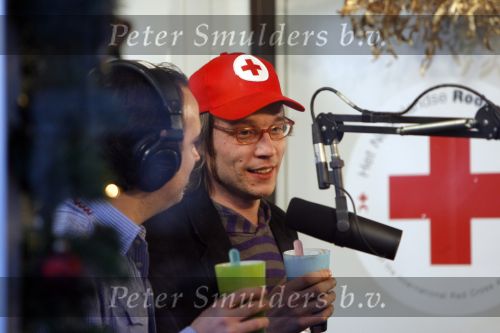 Utrecht 19 december 2006
Ellemieke Vermolen op bezoek bij Giel Beelen Sander Lantinga en Gerard Ekdom voor 3fm serious request tbv het rode kruis.