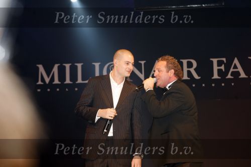 Amsterdam 7 december 2006
Miljonairfair in de rai in amsterdam. Gordon 12 kg afgevallen met Lange Frans