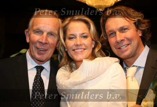 Molenhoek (Prov. Gelderland ), 13 December 2006
Op haar 23 verjaardag trouwt Sofie met haar grote liefde Hans Kraay Jr. met vader Hans Kraay Sr.