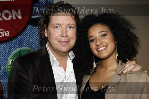 Hilversum 27 december 2006
Wendy van Dijk bij de presentatie van de finalisten  van The X factor. Henkjan Smits met Sharon