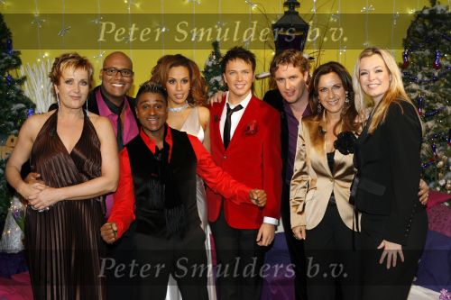 Hilversum 18 december 2006
Singing with the stars bij life & cooking. Inge Ipenburg Mark Dakriet Carl Noten Edwin Smulders Glennis Grace Esther Hart Cilly Dartell Jamai