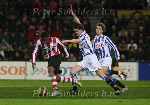 Eindhoven, 20 Januari 2007 Eerste wedstrijd na winterstop Kompetitiewedstrijd tussen PSV-SC Heerenveen, eindstand 3-1 Seizoen2006/2007
Jefferson Farfan is Michael dingsdag te snel af